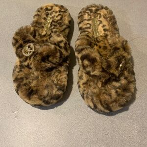 Michael Kors Leopard Embellished Furry Slippers sz L (8-9)